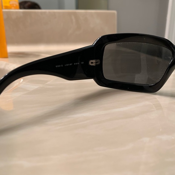 Black python Chanel sunglasses - Picture 4 of 8